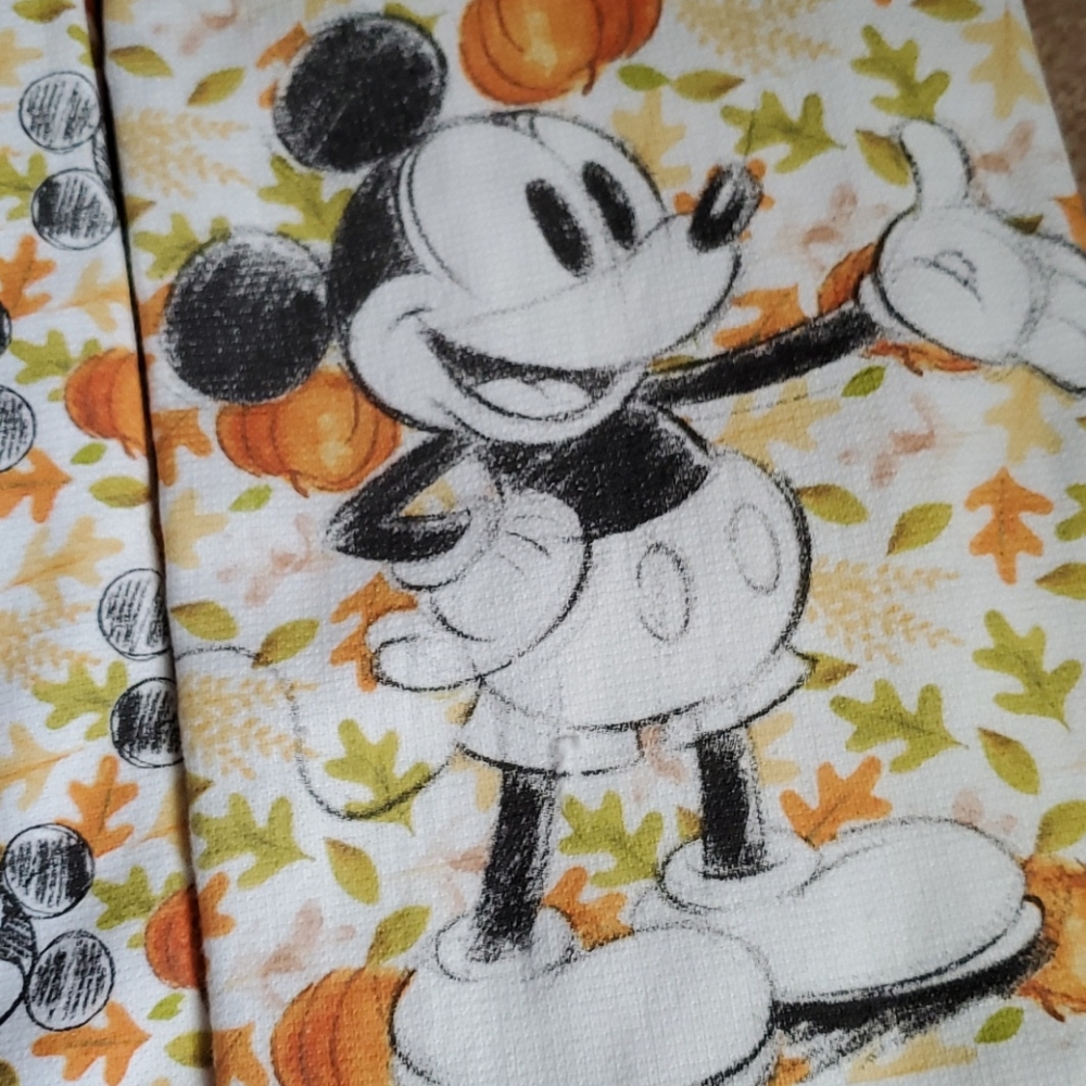 Disney Fall Mickey Mouse Kitchen Towel Set with Set of 4 Spatulas - Picture 5 of 5